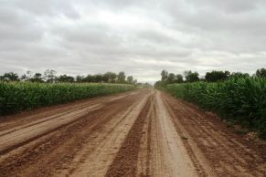 En SANTIAGO DEL ESTERO, Departamento de Alberdi, entre Campo Gallo (a 20 km) y Tintina (a 40 km). Se puede acceder por 3 caminos distintos.